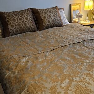 Elegant Gold and Brown Damask Bedding Set